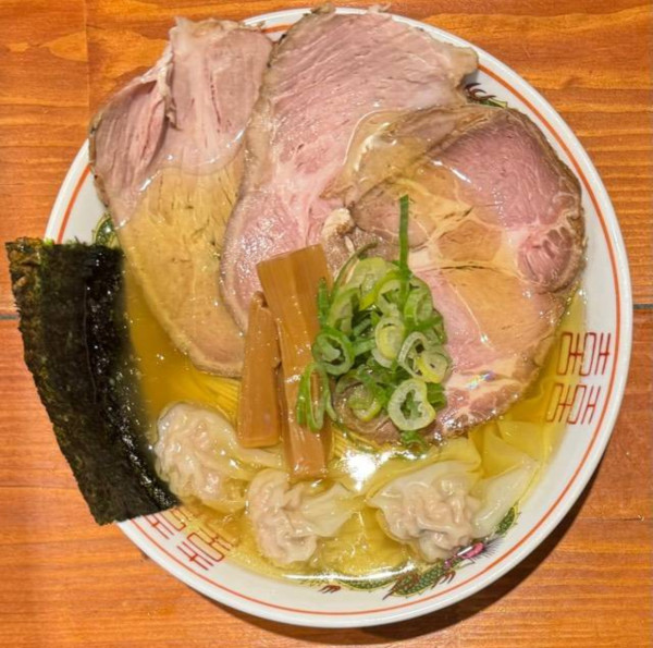 「【肉の日限定】比内地鶏と帆立のチャーシューワンタン麺塩」@麺屋 真心の写真
