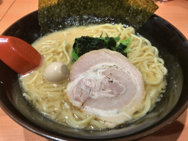 「ラーメン」@横浜家系ラーメン 赤家 梅島店の写真