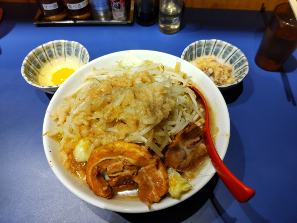 「豚恋ラーメン＋生たまご､肉アブラ(インスタ)」@ラーメン豚に恋してる 蕨店の写真