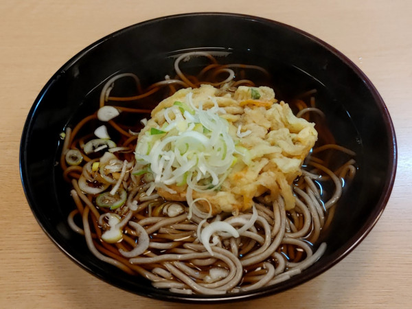 「天ぷらそば（550円）」@そばうどん しなのの写真