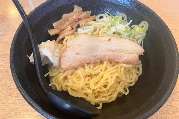 「しょうゆ油そば　中盛」@味の天徳 柿生店の写真