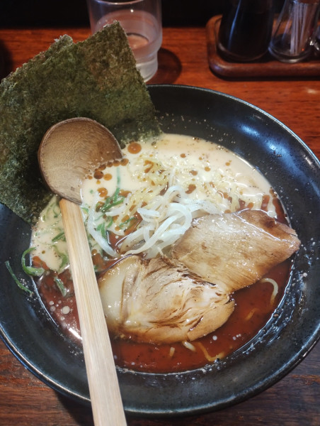 「黒麺」@らーめん本郷亭 FC千種店の写真
