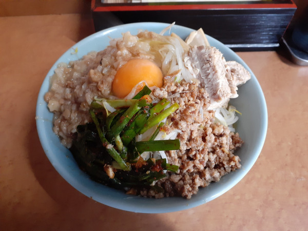 「汁なし、中」@立川マシマシ ロイヤルスープの写真