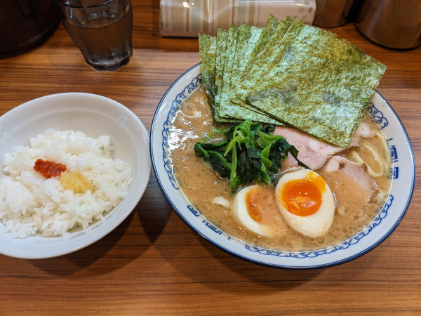 「のり味玉ラーメン+半ライス」@横浜豚骨醤油ラーメン YOLOの写真