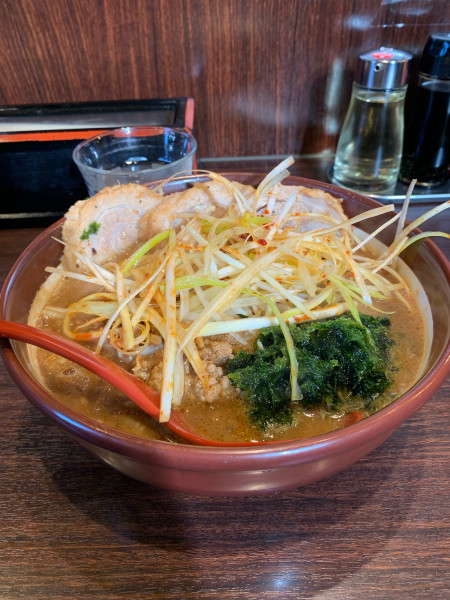 「伊勢味噌炙りチャーシュー、肉ネギ」@蔵deらーめんの写真