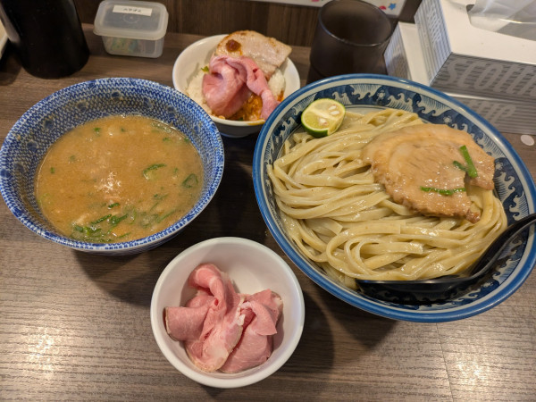「【17周年限定】濃厚黒豚つけ麺特盛」@狼煙 〜NOROSHI〜の写真