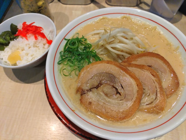 「チャーシュー麺 ￥870」@替玉千里眼 志木店の写真