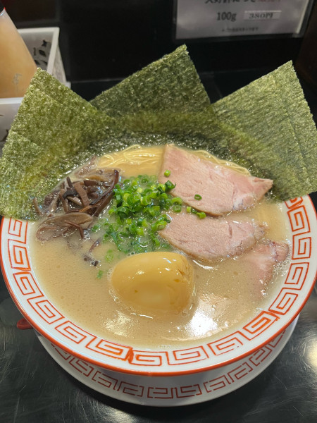 「特製長浜らーめん(1090円)＋替え玉(130円)」@博多長浜らーめん 六角堂の写真