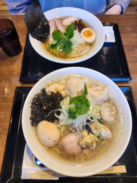 「貝と魚のあら炊き中華そばと濃厚煮干しそば」@Fishmenの写真