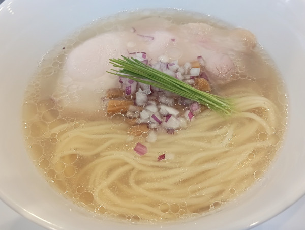 「中華蕎麦（塩）¥1000」@宍道湖しじみ中華蕎麦 琥珀 池袋店の写真
