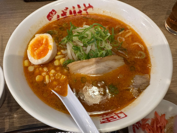 「辛みそらーめん（並盛・120g）1,100円」@八番山ばりきや 富岡店の写真