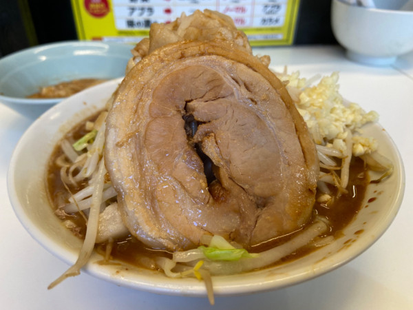 「濃厚ラーメン 並（野菜 ﾆﾝﾆｸ ｱﾌﾞﾗ）」@ラーメン日輪の写真
