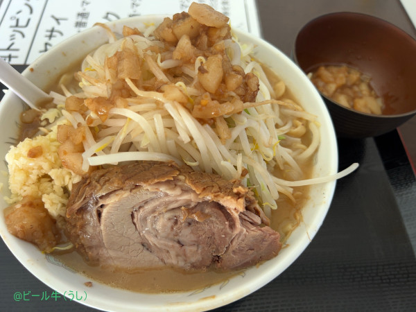 「ラーメン(豚１枚)全マシ900円」@ラーメンたかしの写真