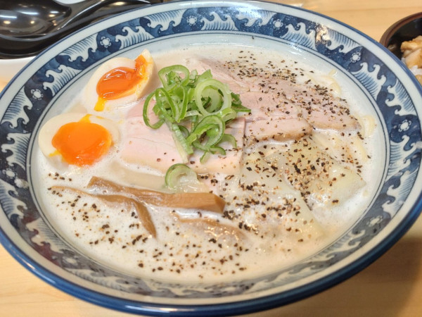 「特製鶏白湯ラーメン＋チャーシュー丼」@RAMENSTAND 熊谷広瀬の写真