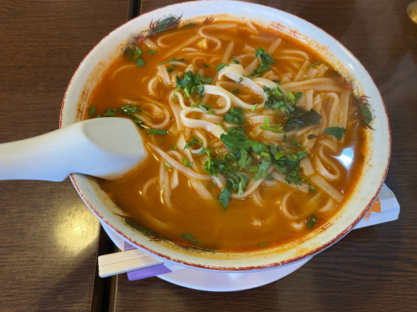 「トムヤムラーメンセット（サラダ・ドリンク付き）1,100円」@YABIN 南太田店の写真