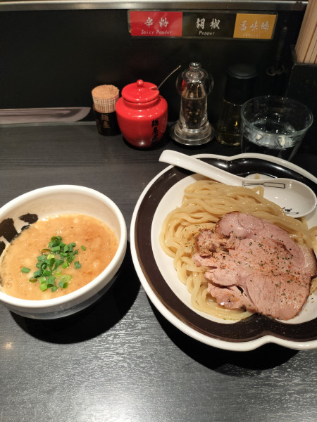 「濃厚白つけ麺 中盛り」@麺屋武蔵 武骨相傳の写真