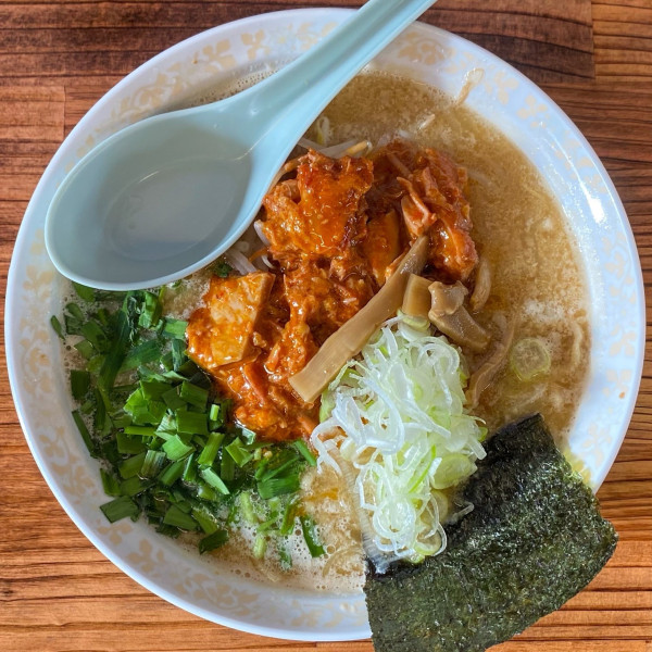 「辛ホルモン味噌ラーメン ¥880」@ラーメン 詠多の写真