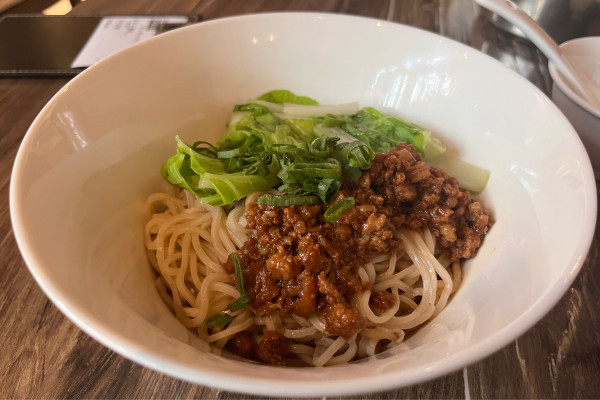 「炸醤麺」@四川呉抄手 信義店の写真