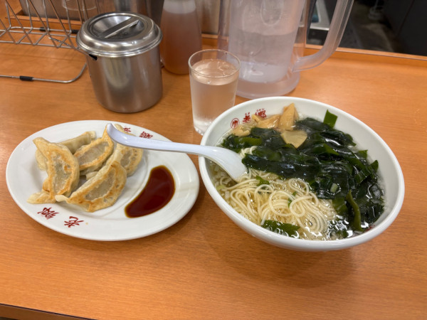 「タンメン800円　餃子400円」@老郷 本店の写真