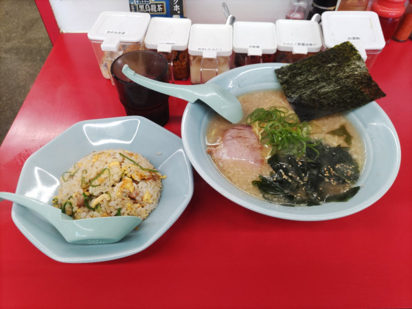 「ラーメン半チャーハン付き」@ラーメンショップ〇化 市原山木店の写真