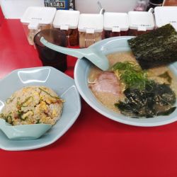 ラーメン半チャーハン付き