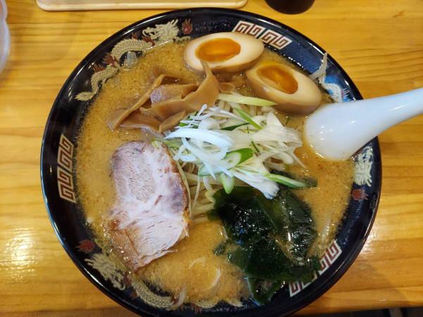 「味玉 札幌味噌らーめん 980円」@北海道らーめん みそ熊 竹ノ塚店の写真