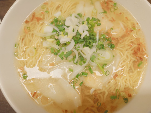 「エビワンタンしお麺」@中国料理 紅龍の写真