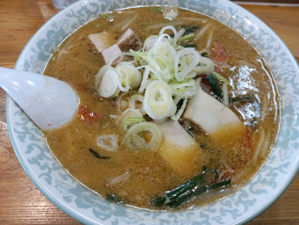 「中華そば(¥950)&味噌󠄀中華そば（¥1,150）」@春木屋 荻窪本店の写真