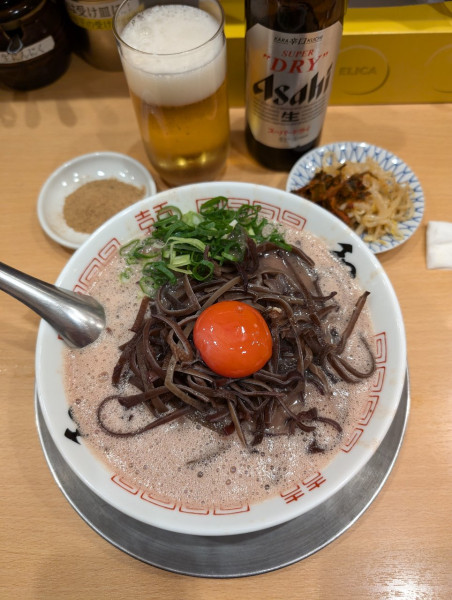「月見ラーメン＋木耳＋瓶ビール（小瓶）＋味変トッピング」@博多ラーメン 和の写真