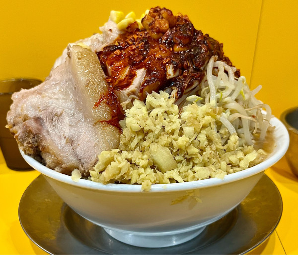 「特濃白味噌担々麺・大 ブタ増し 自家製食べるラー油 コーン しょ」@ラーメン二郎 八王子野猿街道店2の写真