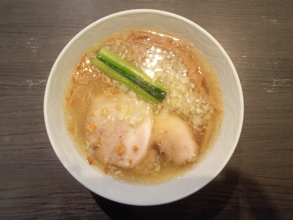 「塩らぁ麺」@支那そばや 本店の写真
