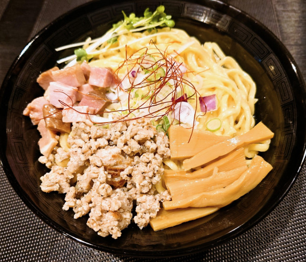 「鶏油の汁なし　大」@廻麺 鶏千の写真