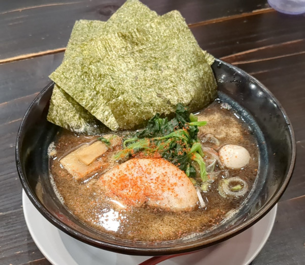 「黒豚骨」@横浜家系ラーメン坂戸家 霞ヶ関店の写真