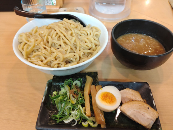 「濃厚魚介豚骨つけ麺　熱盛」@ラーメン 春樹 多摩カリヨン館店の写真