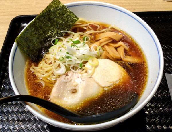 「純鶏らーめん（醤油）」@麺処 直久 晴海トリトン店の写真