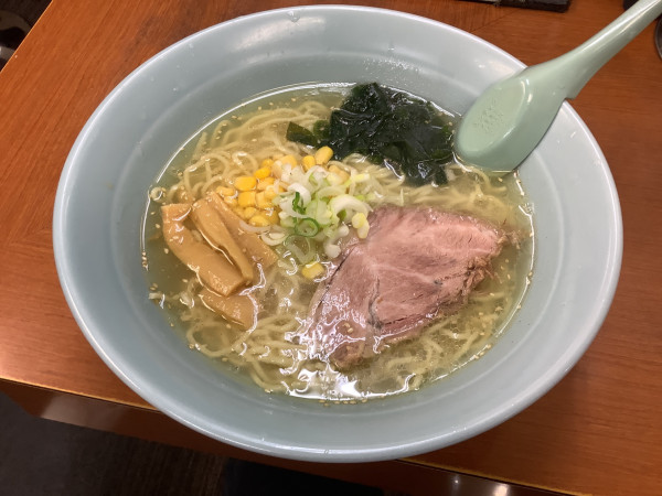 「塩ラーメン950円+餃子500円」@マリモの写真