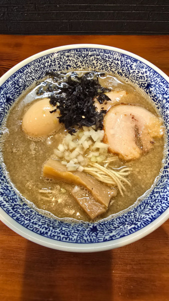 「濃厚煮干　醤油　950円」@麺＆cafe Coi.Coi.の写真