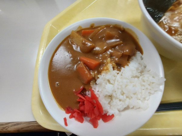 「ミニカレーとラーメンのセット 700円」@足立区役所 食堂の写真