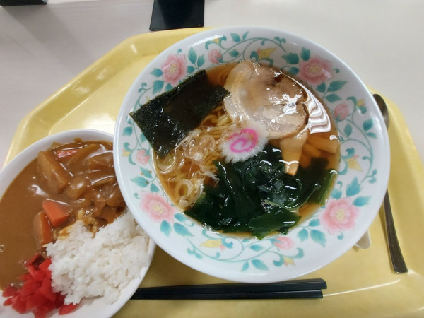 「ラーメンとミニカレーセット 700円」@足立区役所 食堂の写真