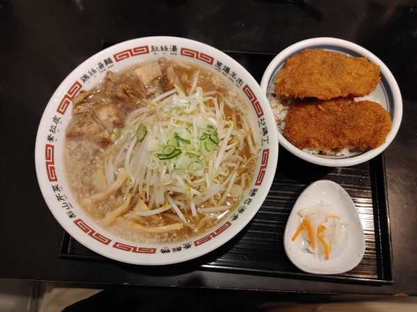 「あぶラーメン 大盛り 1000+100円 ミニたれかつ」@麺&ダイニング 坂新の写真