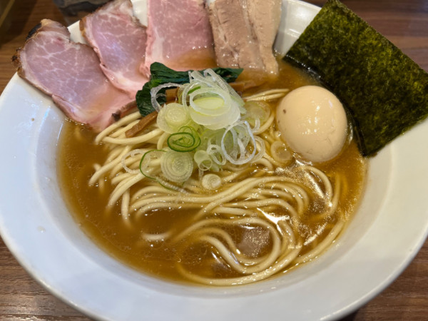 「特肉中華そば（醬油）：1250円」@仙台 自家製麺 こいけ屋の写真