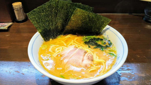 「ラーメン(味濃いめ･麺硬め)+海苔」@横浜家系ラーメン 中島家の写真