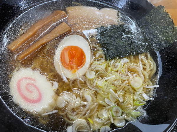 「醤油ラーメン：680円」@ファミリィカフェ笑びぃの写真