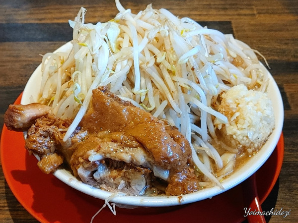 「らーめん（麺200g：980円）」@麺と飯 トンじろの写真
