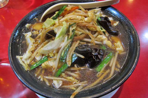 「野菜たっぷりラーメン　750円」@花彫酒家の写真