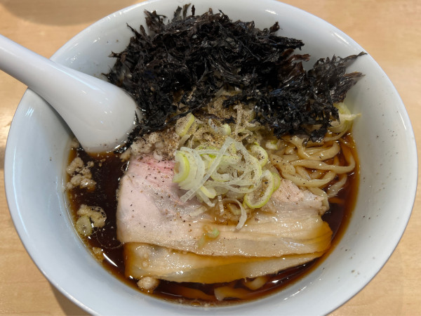 「背黒煮干ブラック」@煮干中華そば 結。の写真