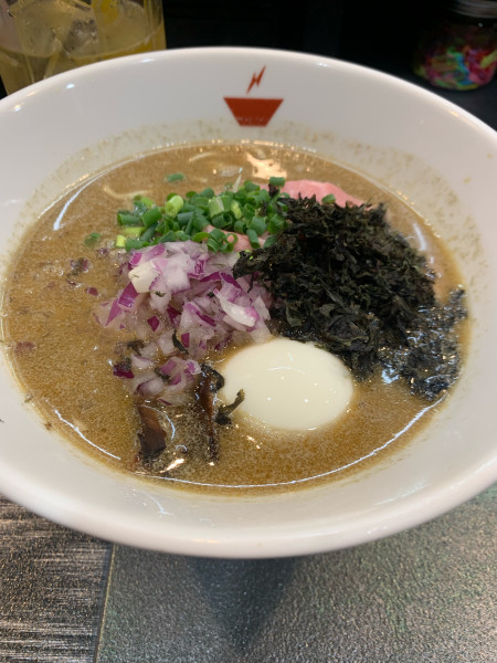 「蟹煮干しそば＋味玉（インスタフォロー無料）」@crab台風。の写真