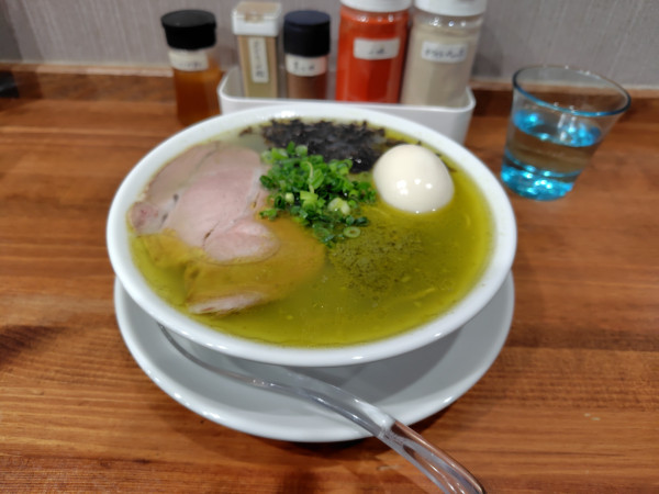 「牡蠣塩らーめん¥800味玉¥100」@無冠 阿佐ヶ谷の写真