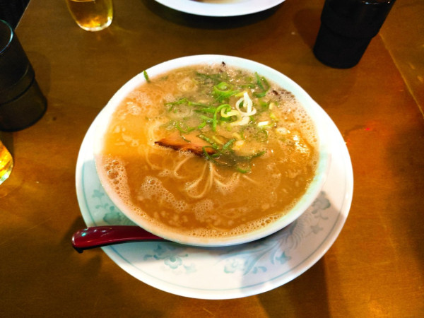 「ど！豚骨ラーメン」@九州とんこつ のげら～ 桜木町本店の写真