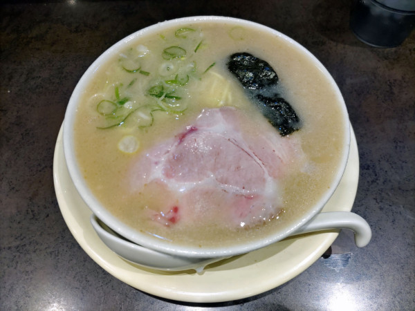 「豚骨ラーメン 850円」@中洲 川端 きりんの写真